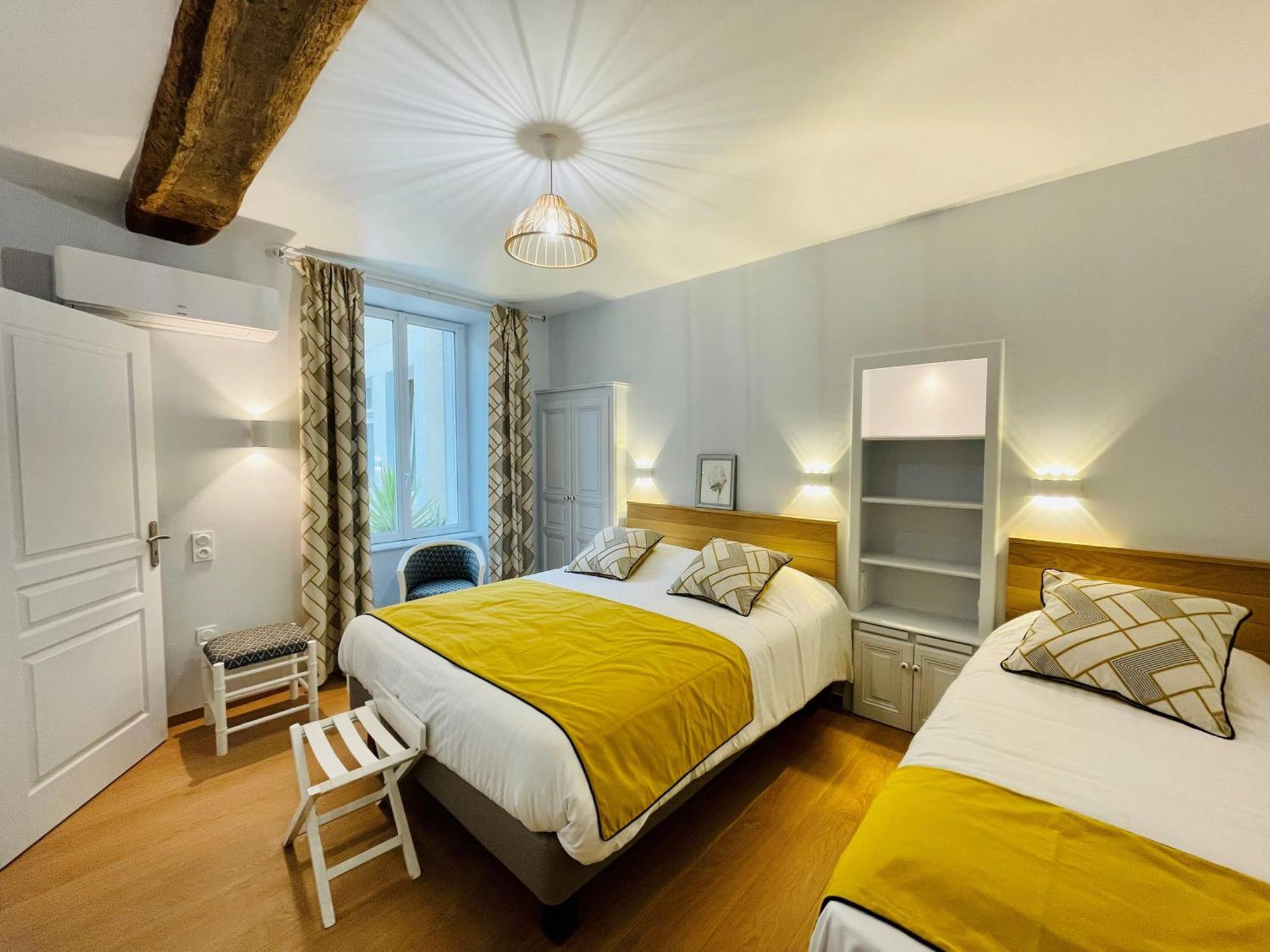 Logis Auberge Du Centre Chitenay Exterior foto