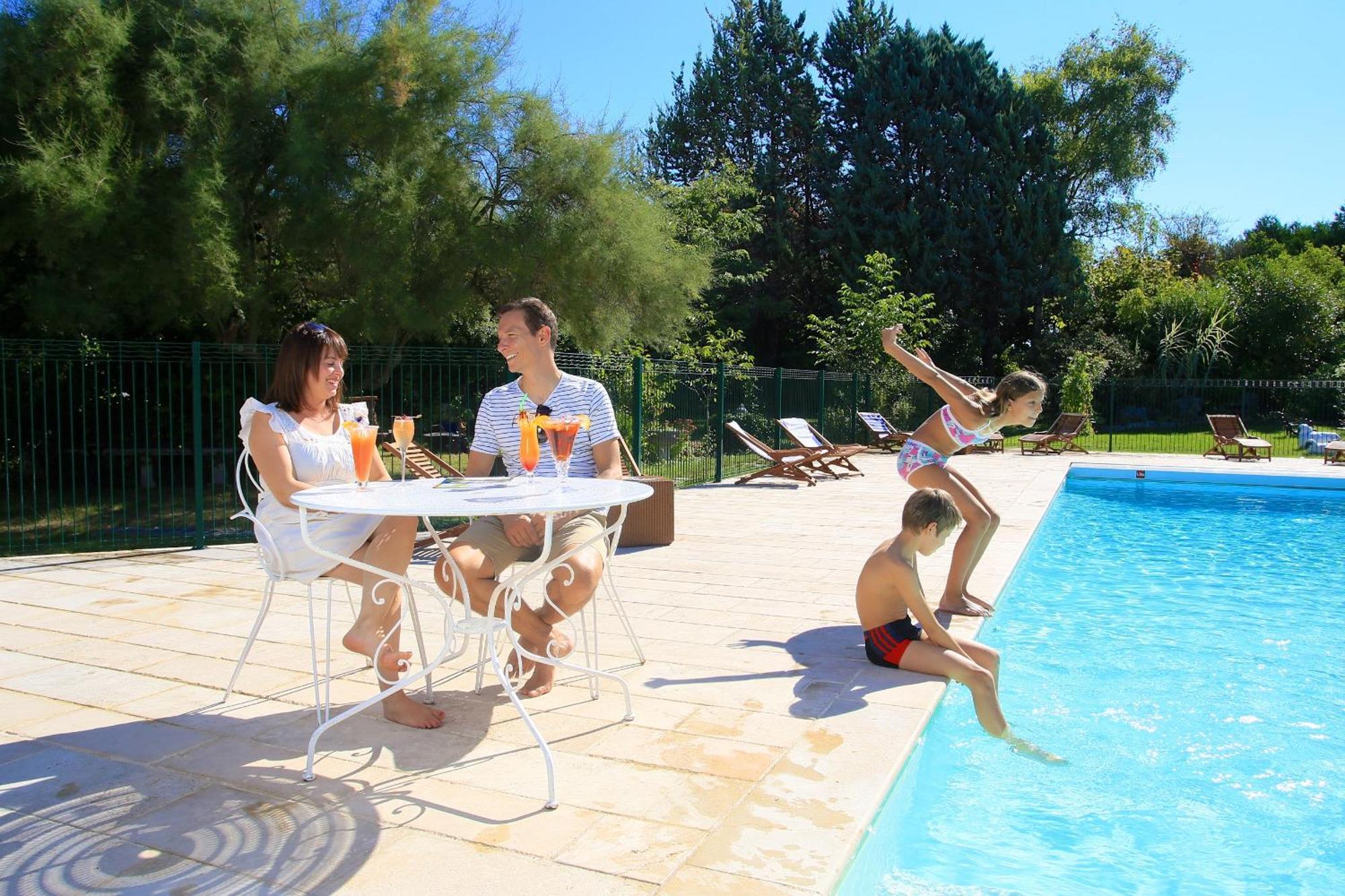 Logis Auberge Du Centre Chitenay Exterior foto
